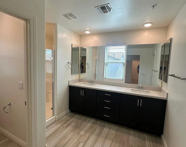 2509 N Heritage Street - Photo Thumbnail 16