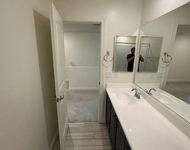 2509 N Heritage Street - Photo Thumbnail 26