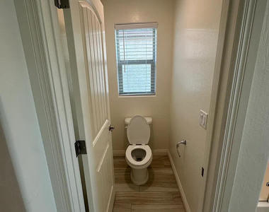 2509 N Heritage Street - Photo Thumbnail 18