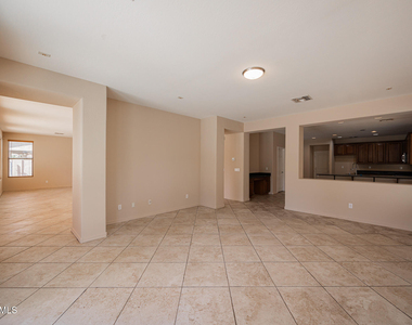 44289 W Windrose Drive - Photo Thumbnail 8