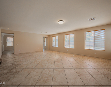 44289 W Windrose Drive - Photo Thumbnail 3