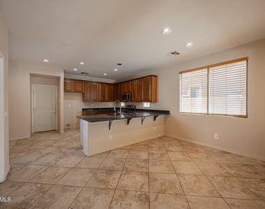 44289 W Windrose Drive - Photo Thumbnail 10
