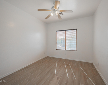 44289 W Windrose Drive - Photo Thumbnail 18