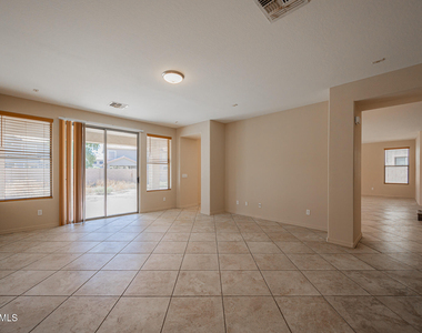 44289 W Windrose Drive - Photo Thumbnail 7