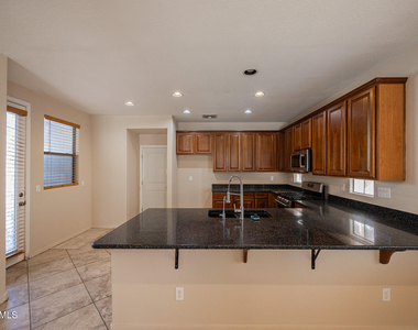 44289 W Windrose Drive - Photo Thumbnail 12