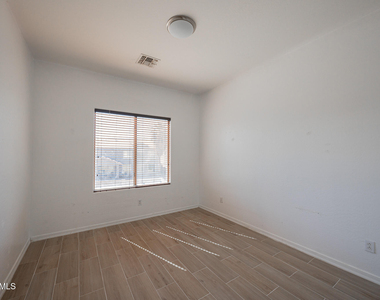 44289 W Windrose Drive - Photo Thumbnail 20
