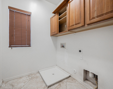 44289 W Windrose Drive - Photo Thumbnail 22