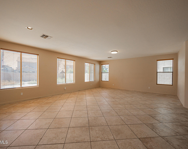 44289 W Windrose Drive - Photo Thumbnail 6