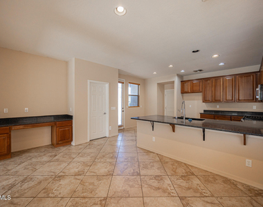 44289 W Windrose Drive - Photo Thumbnail 11