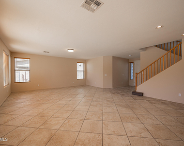 44289 W Windrose Drive - Photo Thumbnail 5