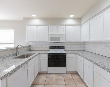 18033 N Skyhawk Drive - Photo Thumbnail 5