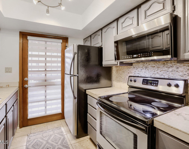 5998 N 78th Street - Photo Thumbnail 2
