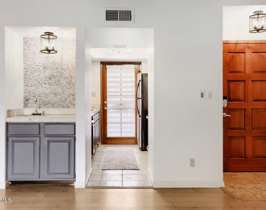 5998 N 78th Street - Photo Thumbnail 3
