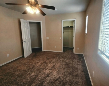 4615 S Antonio Circle - Photo Thumbnail 12