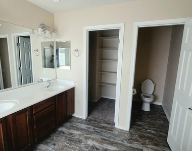 4615 S Antonio Circle - Photo Thumbnail 8