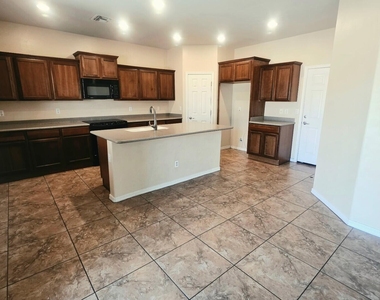 4615 S Antonio Circle - Photo Thumbnail 2