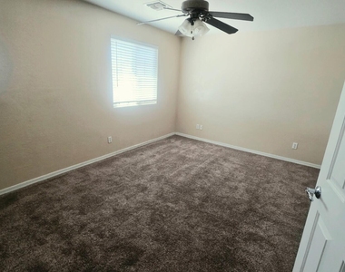 4615 S Antonio Circle - Photo Thumbnail 17