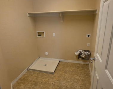 4615 S Antonio Circle - Photo Thumbnail 10