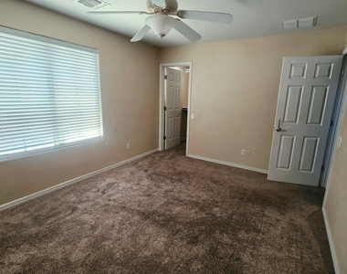 4615 S Antonio Circle - Photo Thumbnail 6