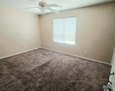 4615 S Antonio Circle - Photo Thumbnail 11