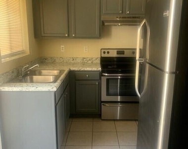 434 W University Drive - Photo Thumbnail 2