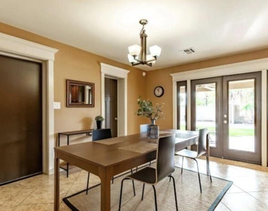 1321 E La Jolla Drive - Photo Thumbnail 8