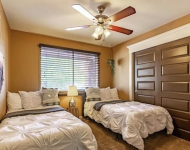 1321 E La Jolla Drive - Photo Thumbnail 16