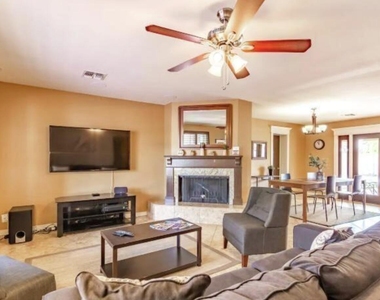 1321 E La Jolla Drive - Photo Thumbnail 3