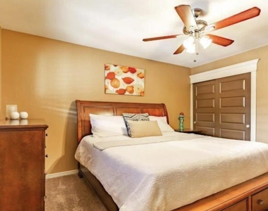 1321 E La Jolla Drive - Photo Thumbnail 9