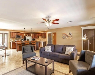 1321 E La Jolla Drive - Photo Thumbnail 6