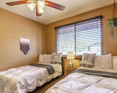 1321 E La Jolla Drive - Photo Thumbnail 15