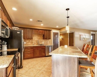 1321 E La Jolla Drive - Photo Thumbnail 4