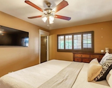 1321 E La Jolla Drive - Photo Thumbnail 10