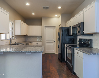 15304 W Wethersfield Road - Photo Thumbnail 7