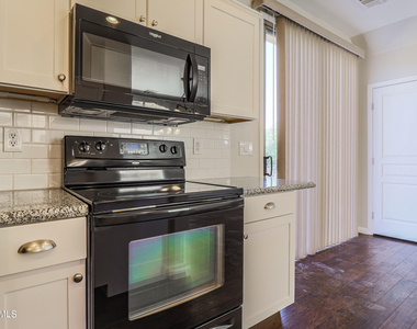 15304 W Wethersfield Road - Photo Thumbnail 10