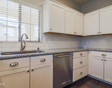15304 W Wethersfield Road - Photo Thumbnail 8
