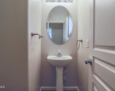 15304 W Wethersfield Road - Photo Thumbnail 12