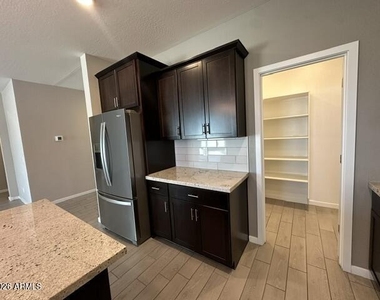 22416 W Kimberly Drive - Photo Thumbnail 13