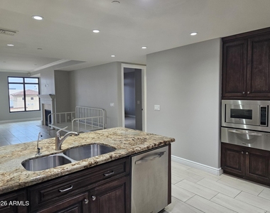 7181 E Camelback Road - Photo Thumbnail 10