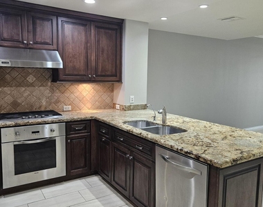 7181 E Camelback Road - Photo Thumbnail 9