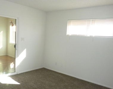 9515 W North Lane - Photo Thumbnail 9