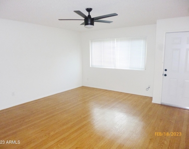 9515 W North Lane - Photo Thumbnail 5