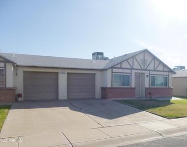 9515 W North Lane - Photo Thumbnail 1