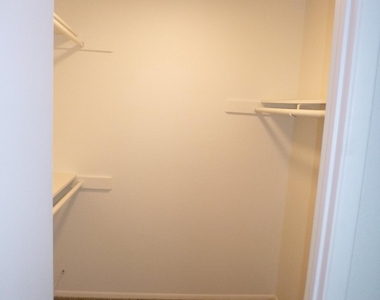 9515 W North Lane - Photo Thumbnail 7