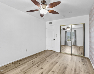 5909 E Marilyn Road - Photo Thumbnail 6