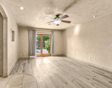 5909 E Marilyn Road - Photo Thumbnail 9