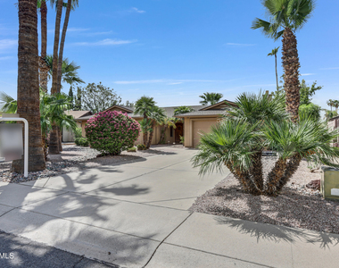 5909 E Marilyn Road - Photo Thumbnail 2