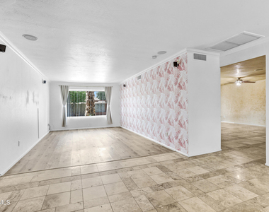 5909 E Marilyn Road - Photo Thumbnail 4