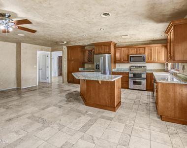 5909 E Marilyn Road - Photo Thumbnail 18