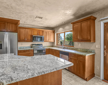 5909 E Marilyn Road - Photo Thumbnail 15